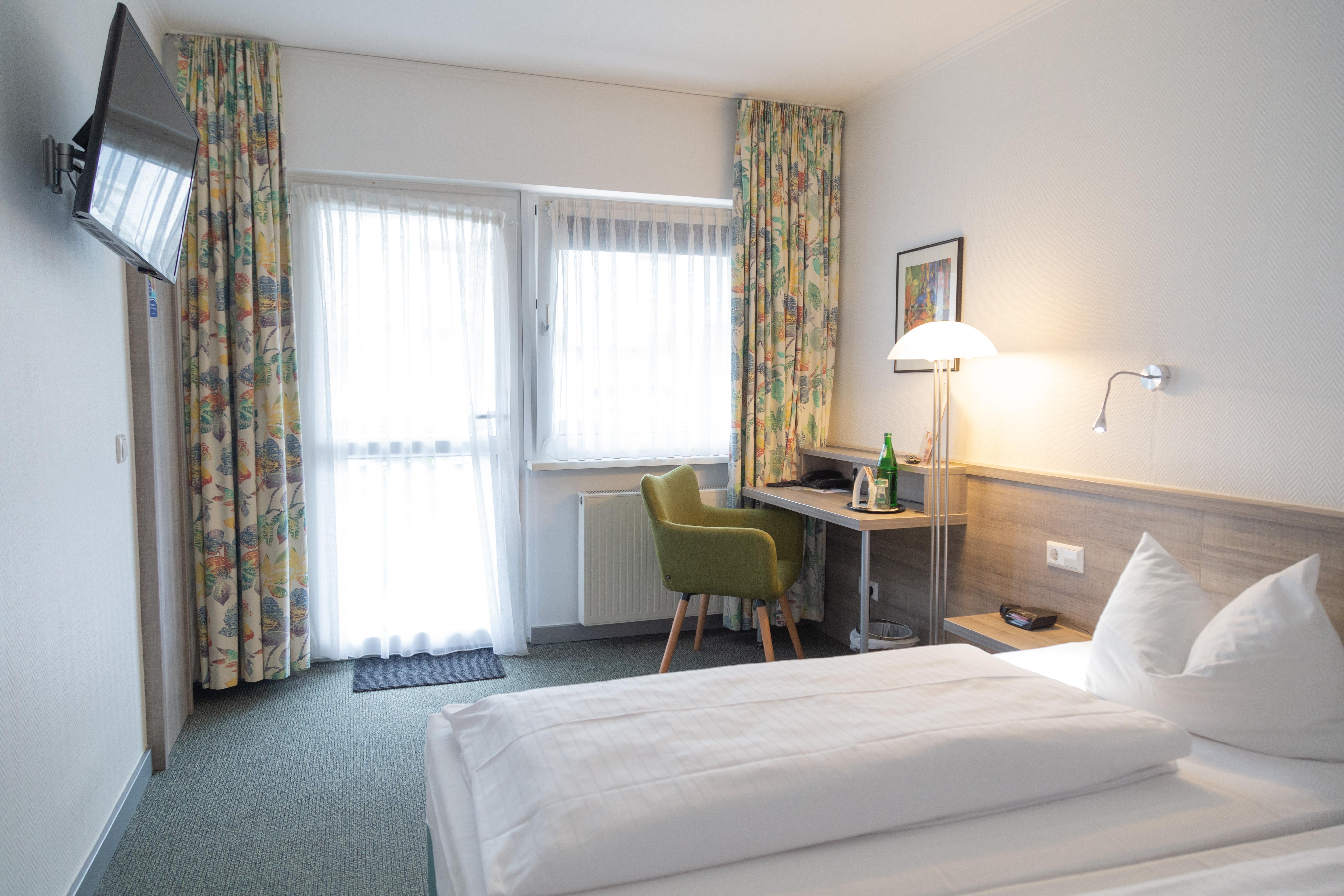 Das Ebertor - Hotel & Hostel Boppard Exterior photo