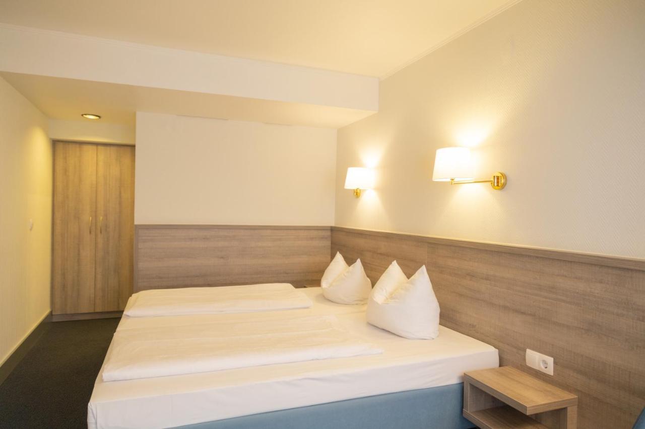 Das Ebertor - Hotel & Hostel Boppard Exterior photo
